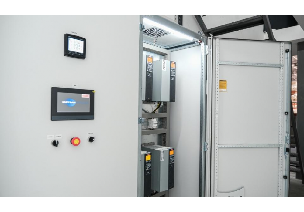 EMI shielding neden gereklidir? Elektromanyetik girişimin membrane switch, HMI ve endüstriyel paneller üzerindeki etkilerini; shielding katmanları, ITO, co